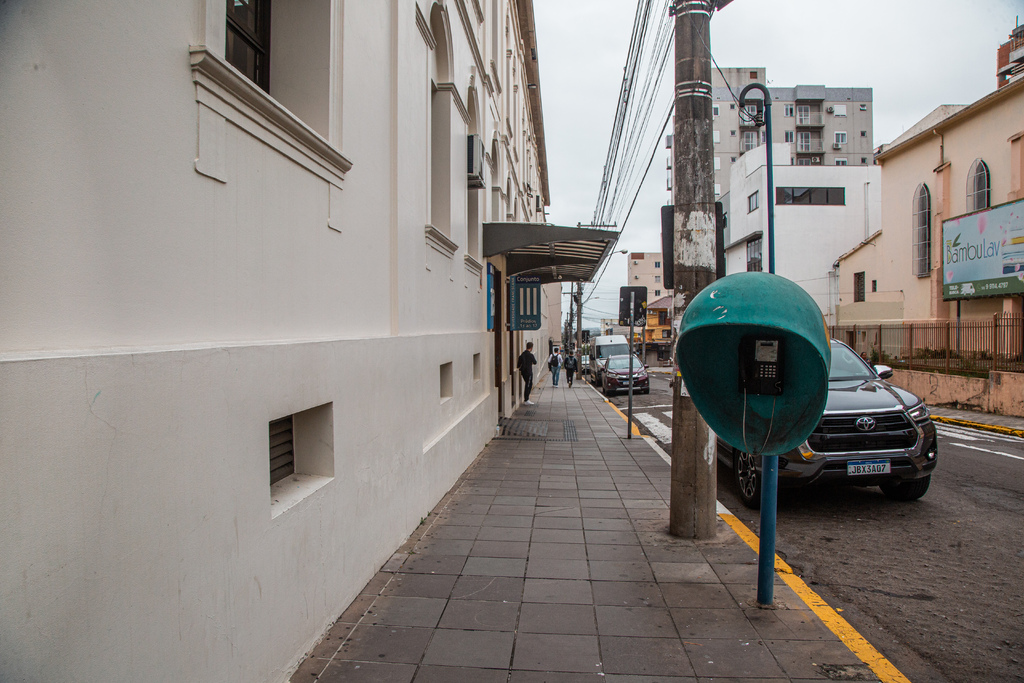 título imagem Orelhões: os populares telefones públicos caíram no esquecimento no Brasil (e em Santa Maria)