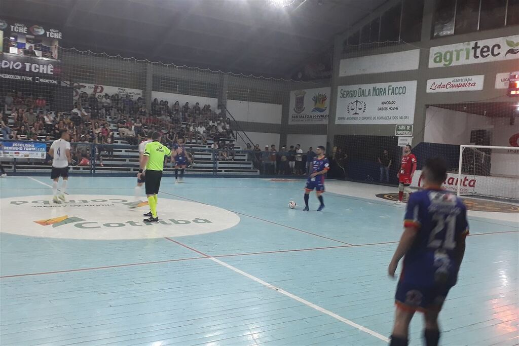 título imagem UFSM Futsal perde para a SER Santiago e está eliminada da Série Ouro