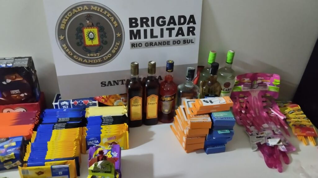 título imagem Duas pessoas são presas após furtar diversos produtos de supermercados de Santa Maria