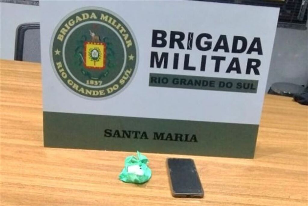 Passageiro de motocicleta é preso com drogas durante abordagem policial