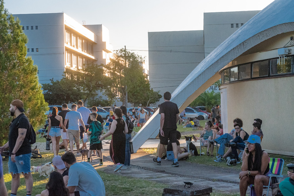 Viva o Campus, peça teatral e Legends KTO X Legends Santa Maria são as opções para curtir o fim de semana; confira