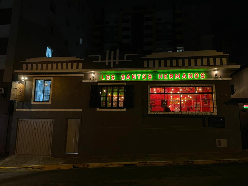 Los Santos Hermanos apresenta opção de culinária mexicana no centro de Santa Maria