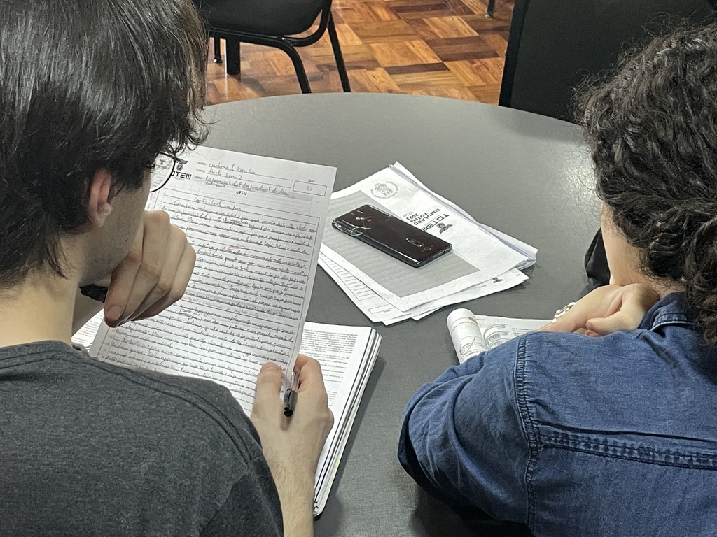Foto: Bibiana Pinheiro (Diário) - A temida redação, um dos principais componentes da nota do Enem, será realizada neste domingo
