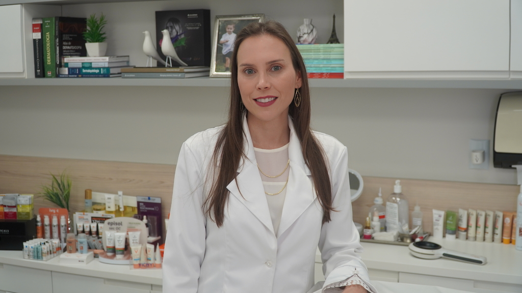 Gabriel de David - Jaqueline Maslonek é médica dermatologista e especialista em transplante capilar e tricologia