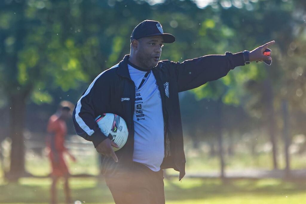 Foto: Vinicius Molz Schubert (FC Santa Cruz) - Último trabalho do treinador foi no Santa Cruz, onde ele conquistou o o para a elite do Gauchão de 2024