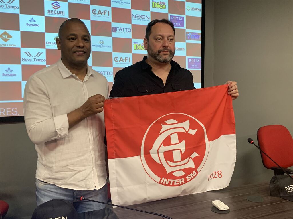 Foto: Gilson Alves - Novo comandante da Baixada, à esquerda, ao lado do presidente Pedro Della Pasqua