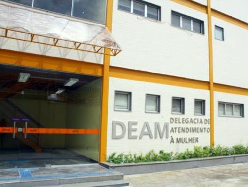 título imagem Polícia encontra cerca de 30 vídeos de um estupro coletivo de adolescente no RJ