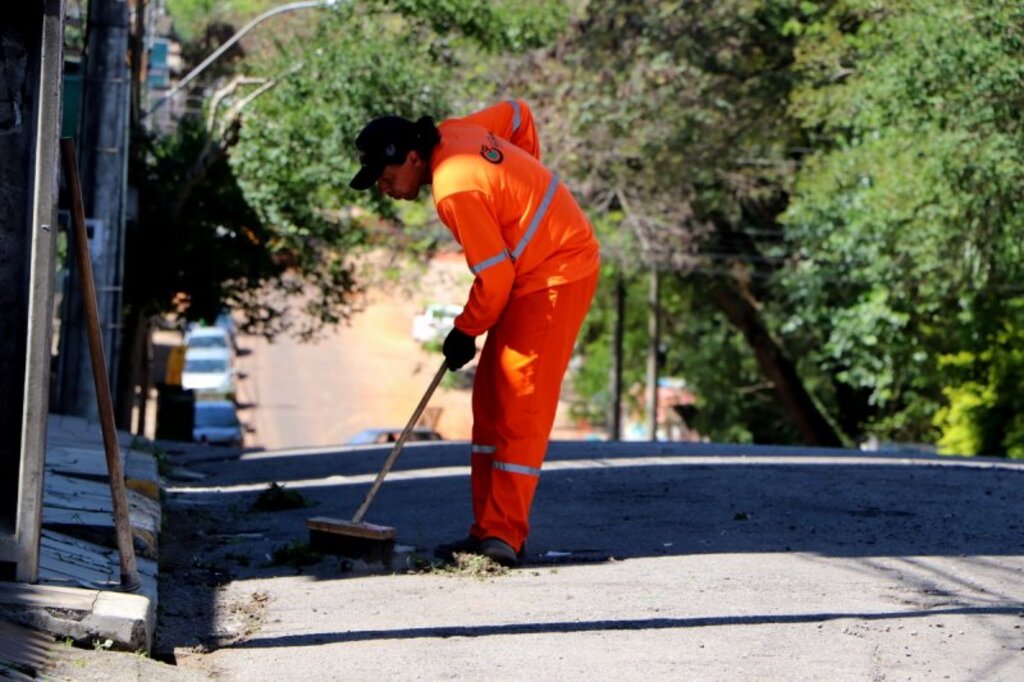 título imagem Trechos de vias recebem pavimentação asfáltica em Santa Maria