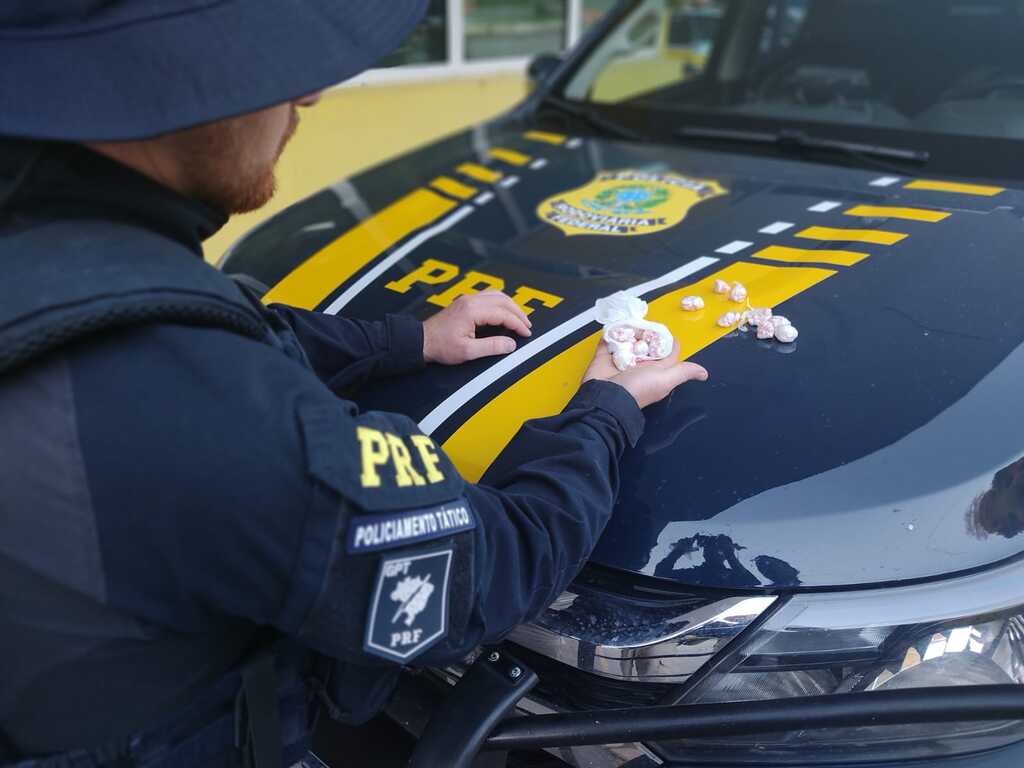 título imagem Passageiro de ônibus é preso com quase 200 comprimidos de ecstasy em Santa Maria