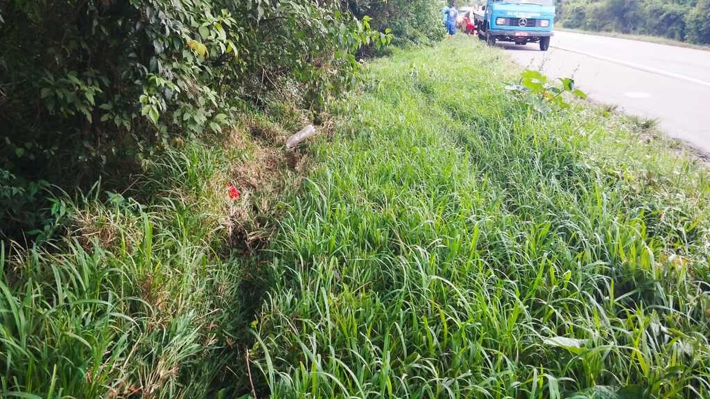 Veículo com mulher e bebê de nove meses sofre acidente na BR-392 em Santa Maria