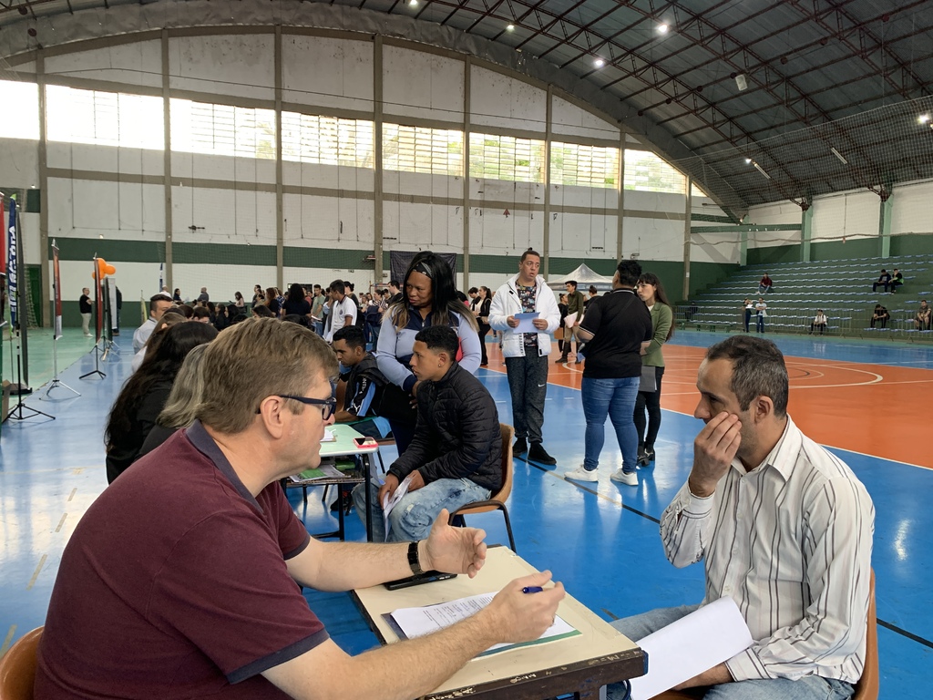 Mais de 500 pessoas buscaram emprego em feirão em Santa Maria