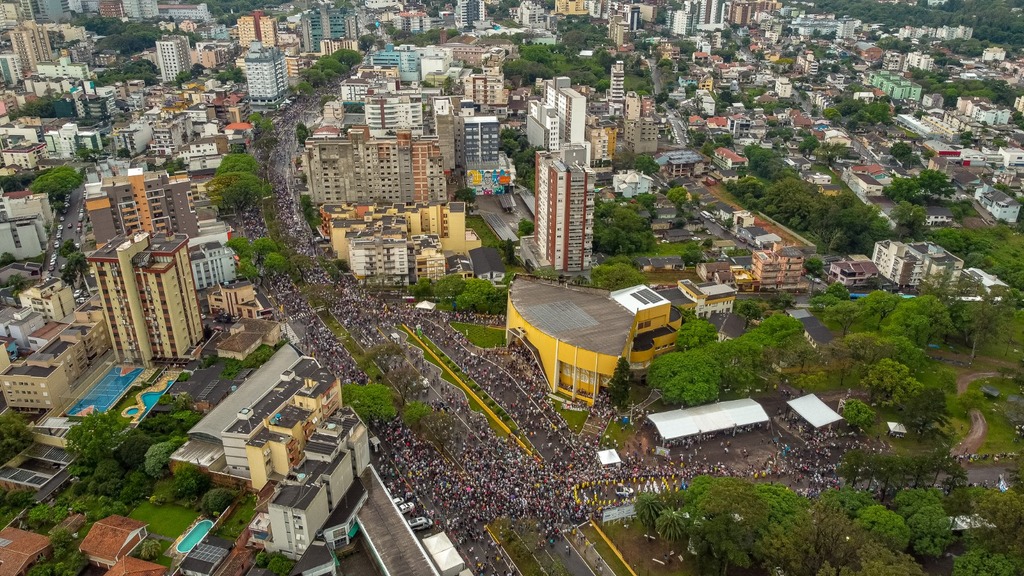 Galeria de imagens: Segundo a Arquidiocese de Santa Maria, cerca de 150 mil pessoas participaram da procissão este ano