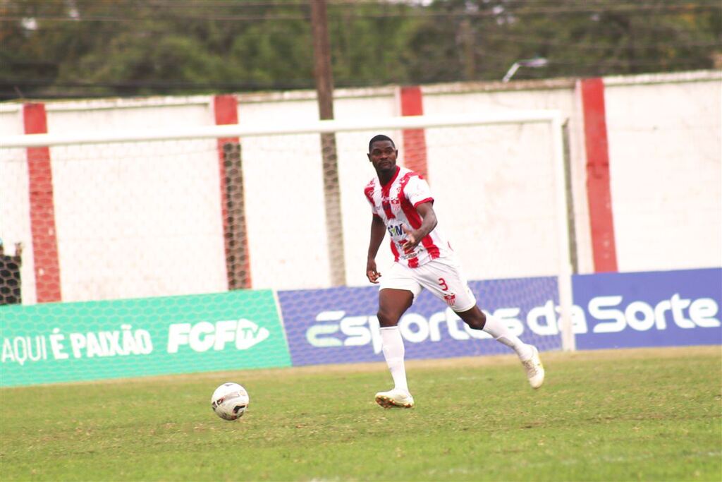 Inter-SM anuncia contratação do zagueiro Hugo