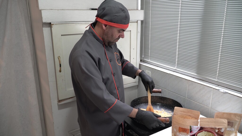 Anderson Cazorla - Daniel preza pela alta qualidade de suas farofas com preparação artesanal