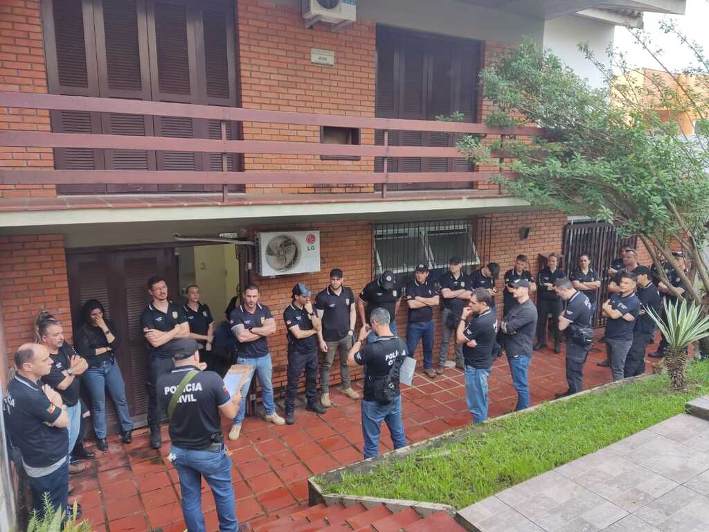 Celulares são apreendidos durante operação dentro de penitenciária em Santa Maria