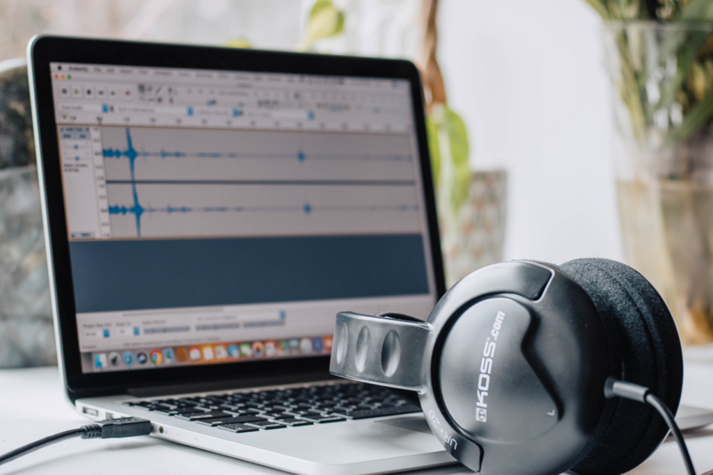 Oficina gratuita de audiodescrição para audiovisual acontece neste sábado; saiba como participar