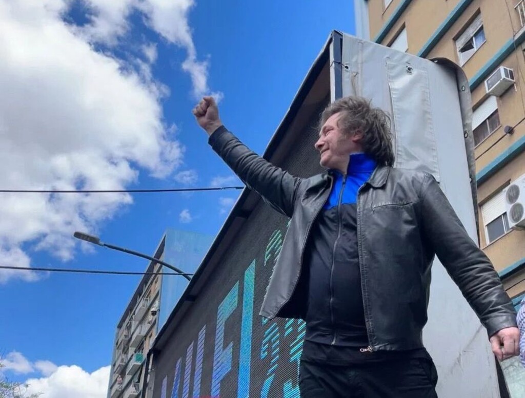 título imagem Candidato de direita Javier Milei vence as eleições e será o novo presidente da Argentina