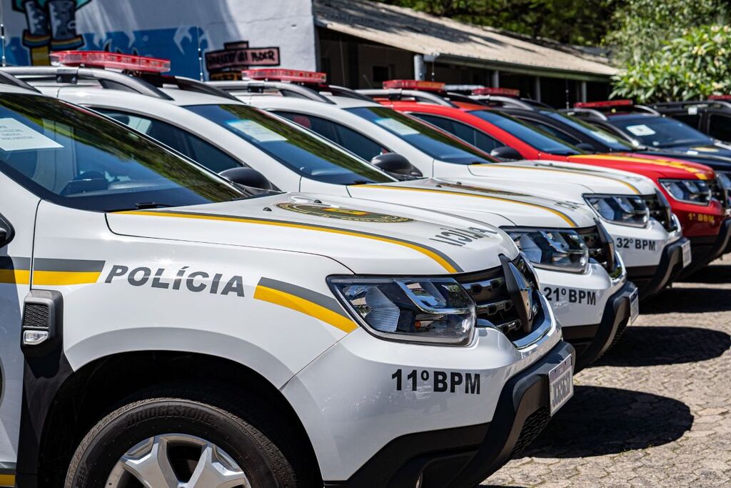 título imagem Governo do Estado entrega equipamentos para escolas técnicas e viaturas para órgãos policiais