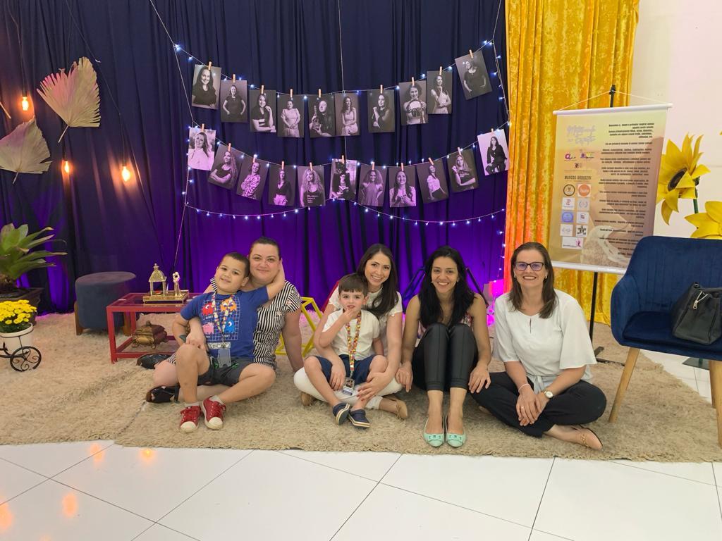 Galeria de imagens: Na foto: Rossana Castro e o filho Bento (à esq.), Pamela Diesel e o filho Rodrigo, Patrícia Kraetzig Azevedo e Graciele Berthold Benedetti