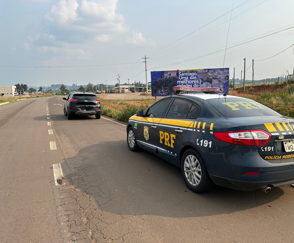 título imagem Trio é detido com carro furtado de locadora na BR-287