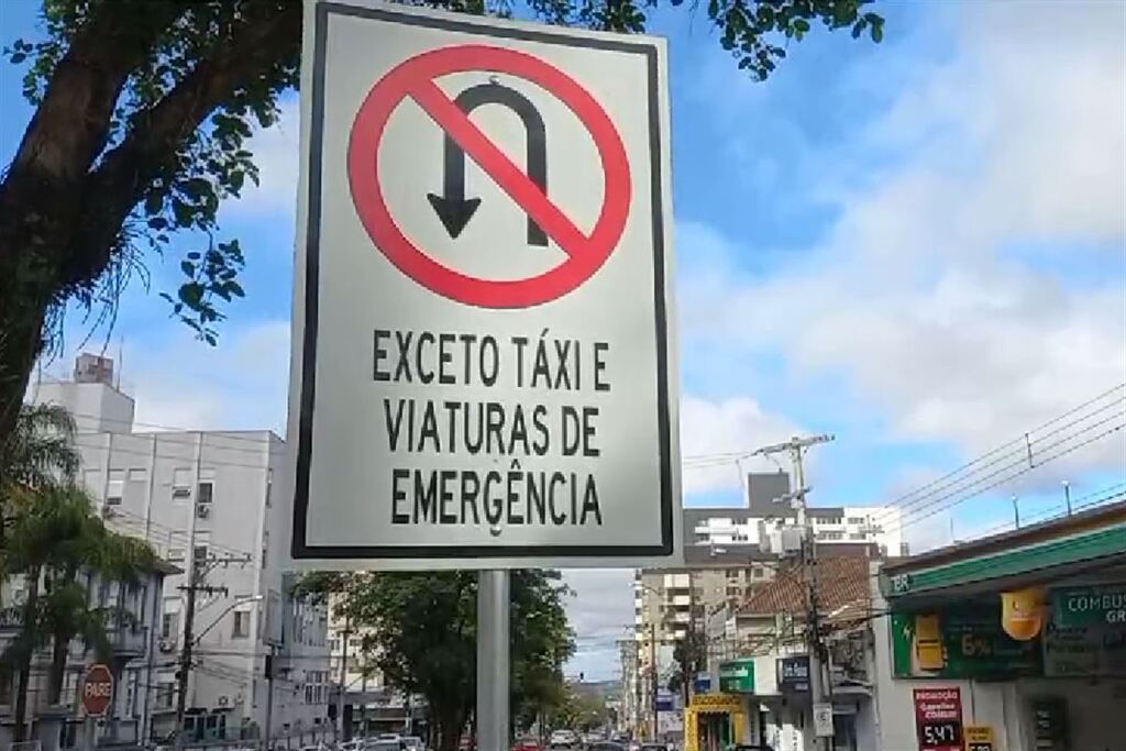 título imagem Trânsito sofre alteração em frente ao Hospital de Caridade de Santa Maria