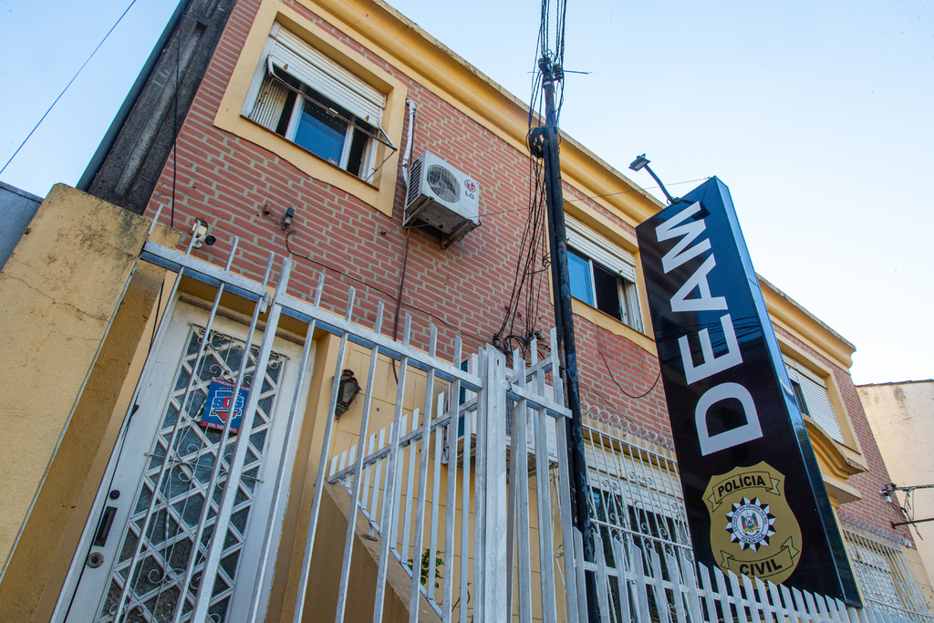 Homens são presos por descumprir medidas protetivas em Santa Maria