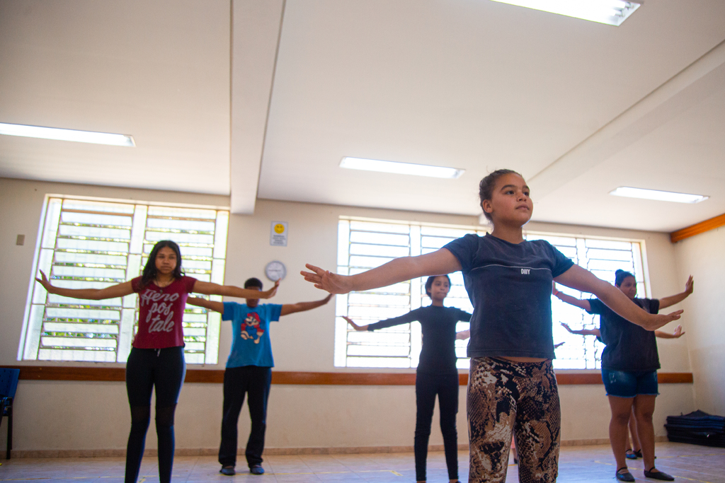título imagem Amigo Secreto de Natal: crianças e adolescentes atendidos pela Saema, na região oeste, escreveram 122 cartinhas com pedidos