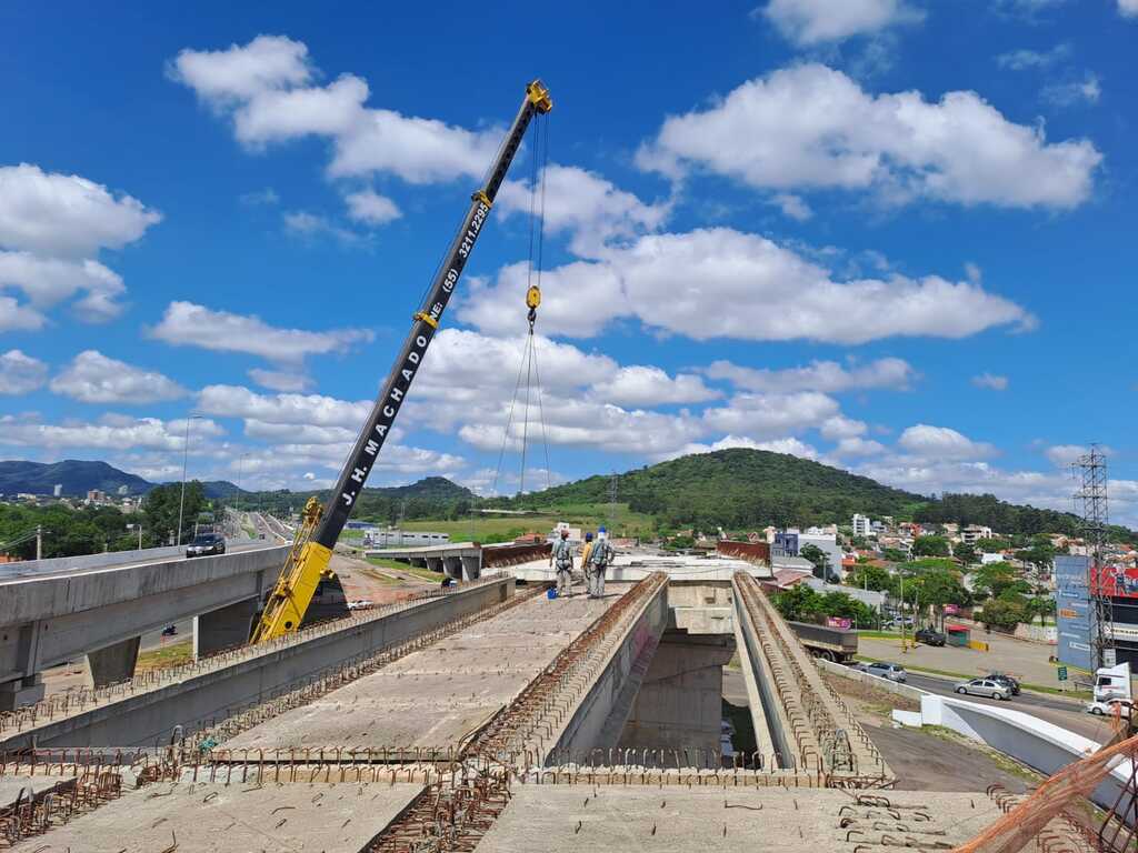 Após 10 meses paradas, são retomadas obras do segundo viaduto do trevo da Uglione