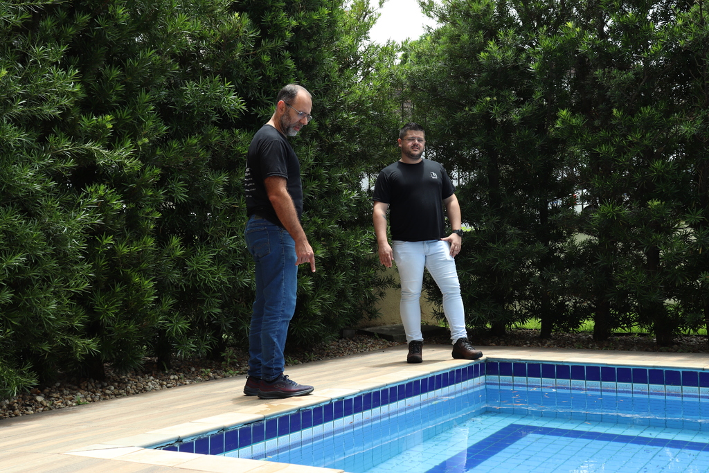  - Vanderlei Peres (à esq.) e Lucas Aozani começaram como vizinhos e se tornaram sócios