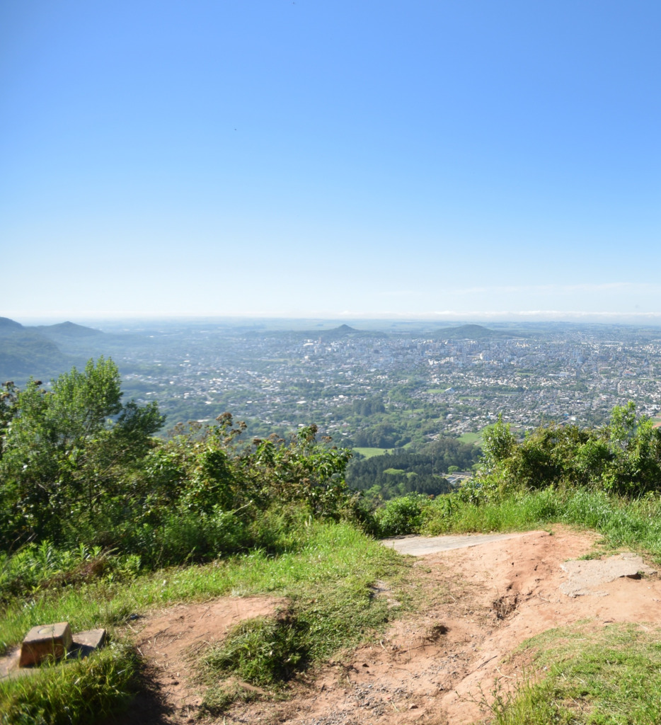 Após briga, mulher é jogada de precipício em Santa Maria; buscas seguem na tarde desta segunda-feira