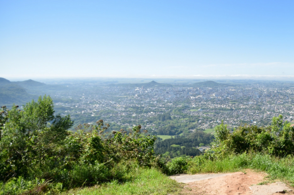 Em depoimento, mulher confessa que inventou ter arremessado desafeto de precipício em Santa Maria