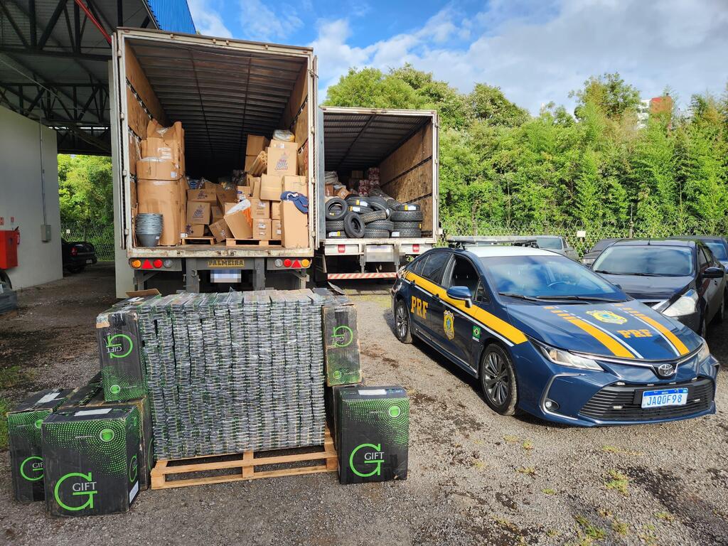PRF apreende carreta com mais de 15 mil maços de cigarros contrabandeados em Santa Maria