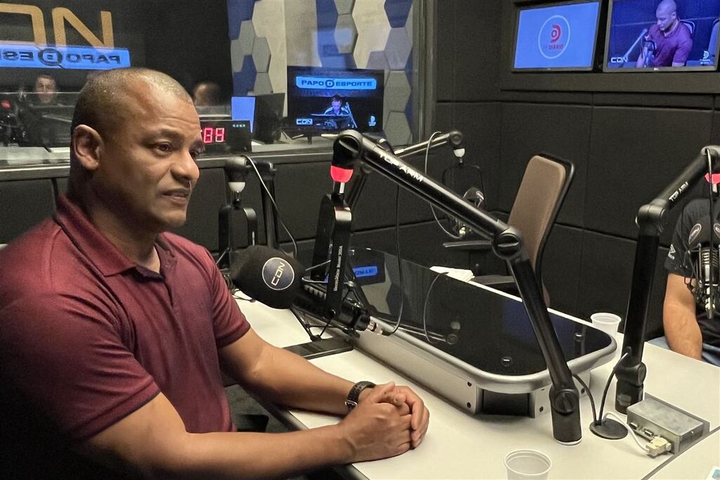 Técnico do Inter-SM, Daniel Franco, estará ao vivo na Rádio CDN 93.5 FM nesta quinta-feira