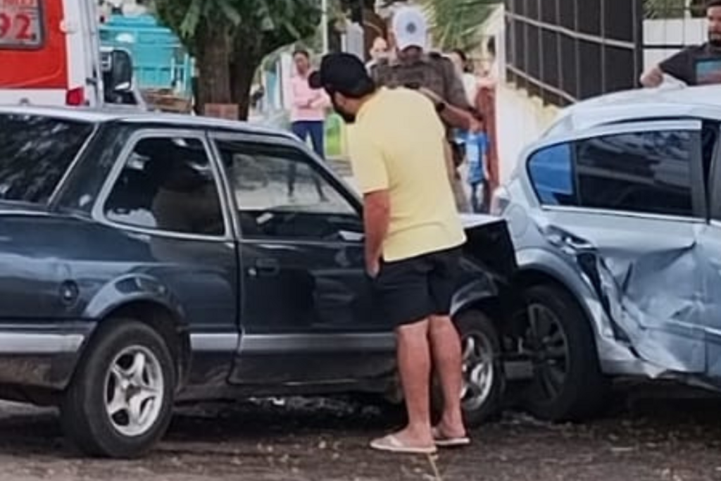 título imagem Mulher fica ferida após ser atropelada na Rua do Acampamento
