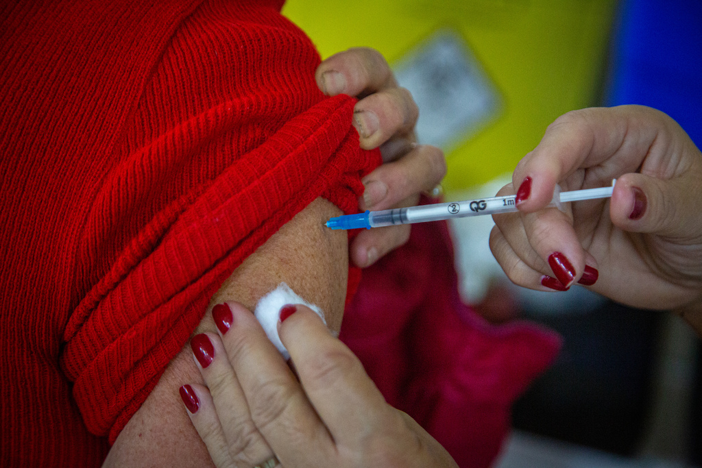 Recomendada nova dose bivalente contra Covid-19 para idosos e imunocomprometidos