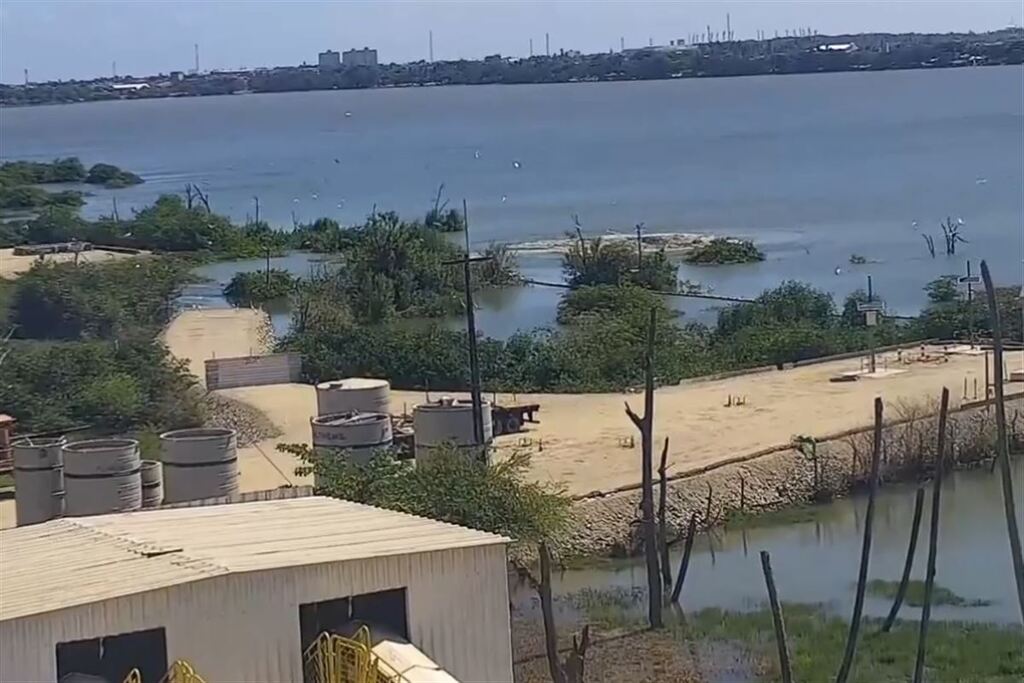 título imagem VÍDEO: Mina se rompe em Maceió; afundamento do solo já tem mais de 2 metros