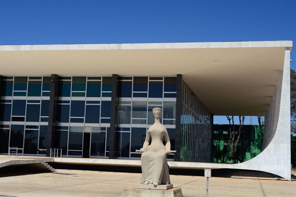 título imagem STF marca julgamento de mais 30 réus por atos antidemocráticos no dia 8 de janeiro