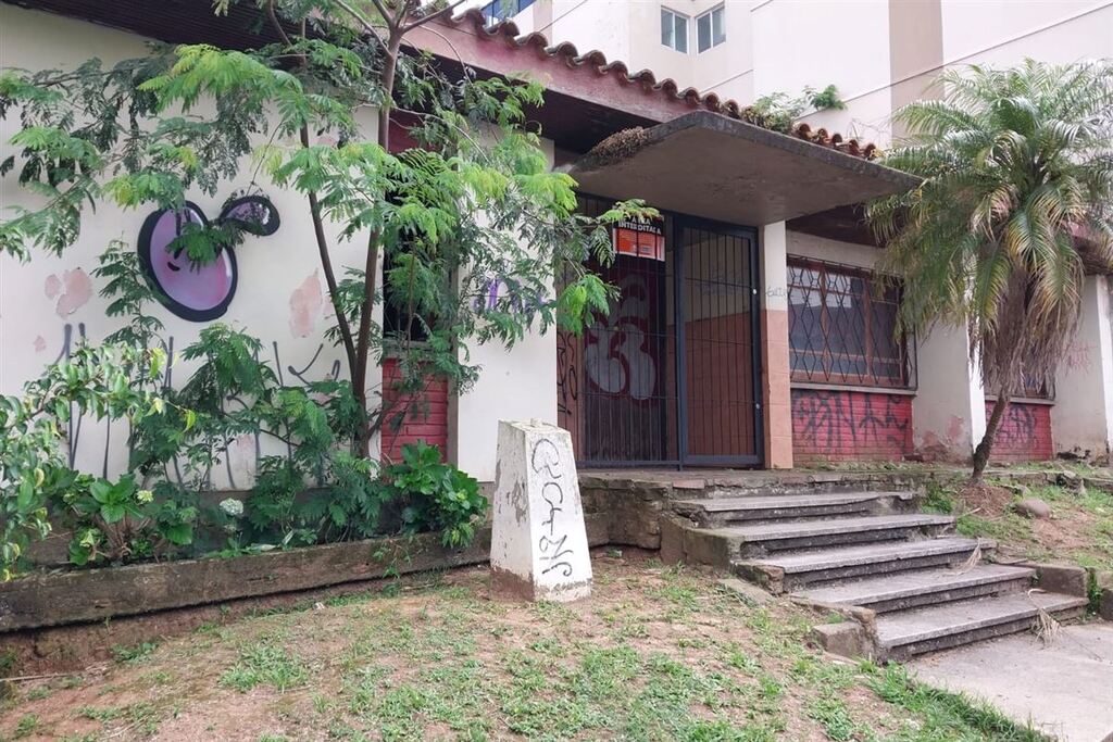 título imagem Imóvel interditado preocupa moradores em área central de Santa Maria