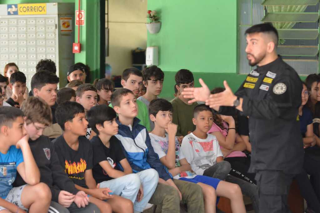 Polícia Civil debate ações de prevenção à violência com alunos de Boca do Monte