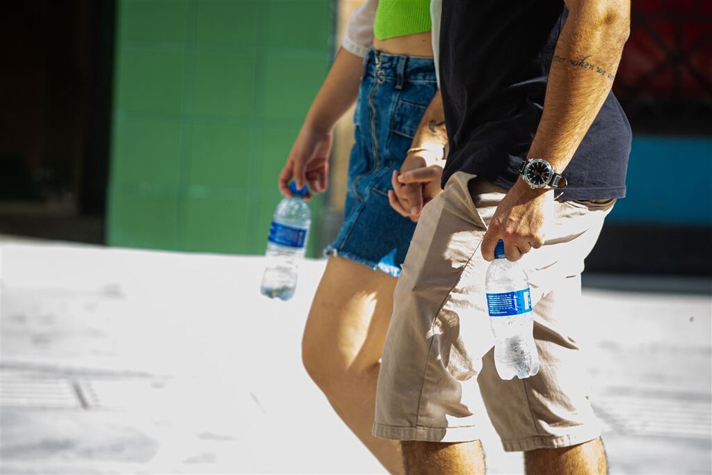 título imagem Onda de calor pode trazer riscos à saúde: confira dicas e cuidados para enfrentar as altas temperaturas