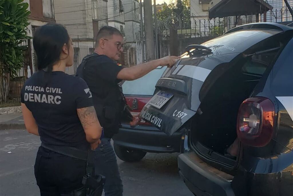 título imagem Quadrilha que movimentou mais de R$ 1 milhão com Golpe dos Nudes é presa no RS e SC