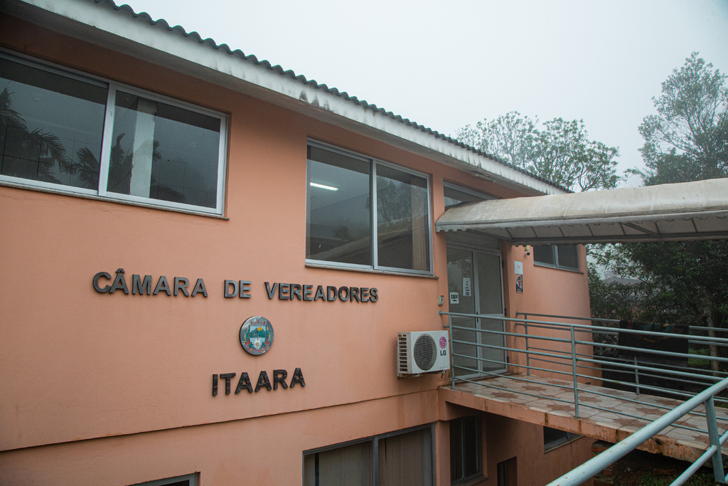 Sem púbico e com reforço policial, Câmara de Itaara vota pedido de cassação do prefeito nesta quinta
