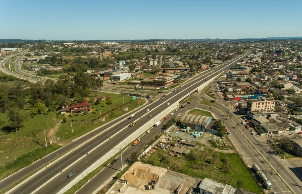 título imagem Prometida para 3 anos, obra da Travessia Urbana completa 9 anos. Veja o que falta e a previsão de conclusão