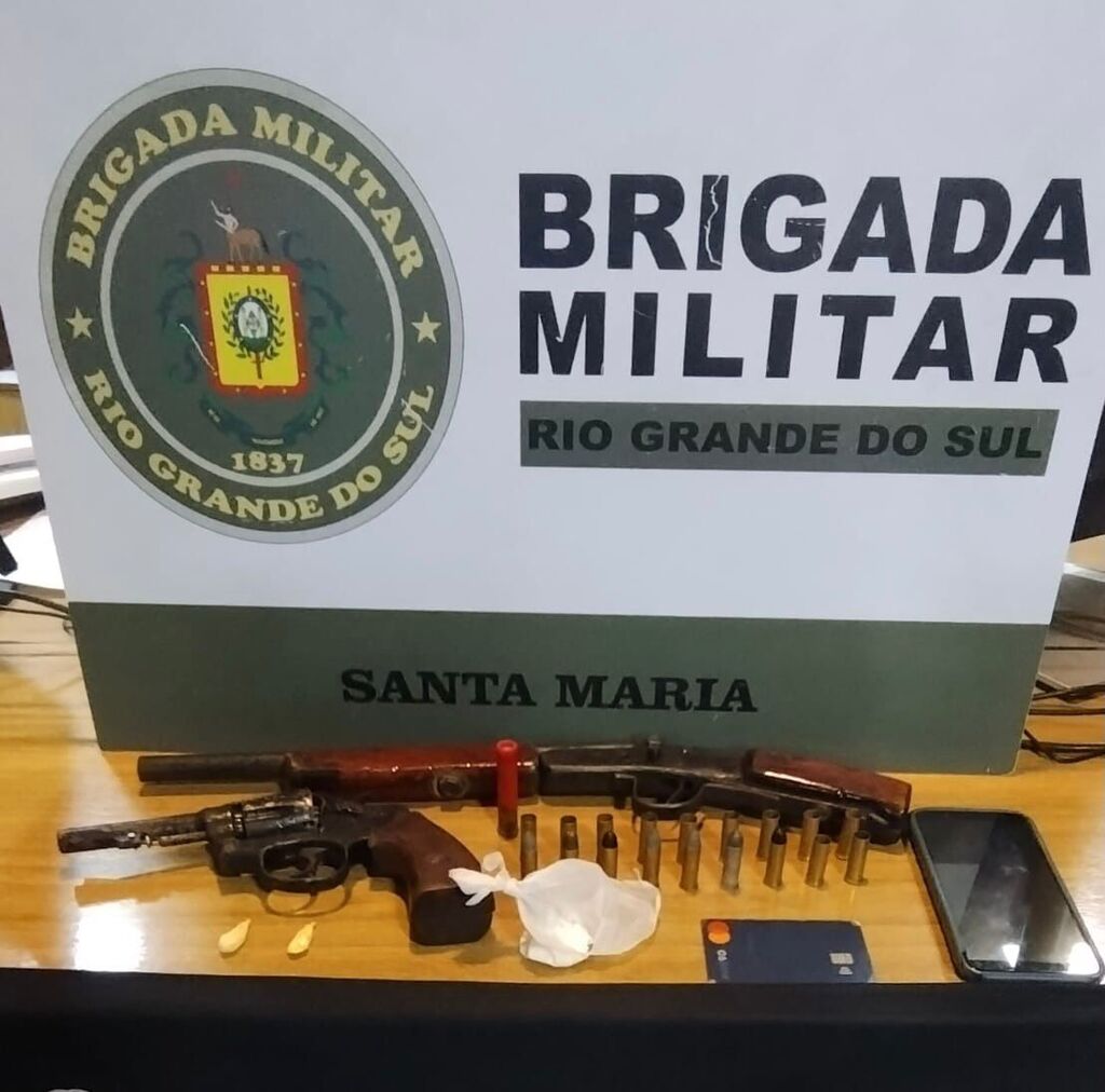 título imagem Jovem de 22 anos é preso em rua de Santa Maria por porte ilegal de arma de fogo
