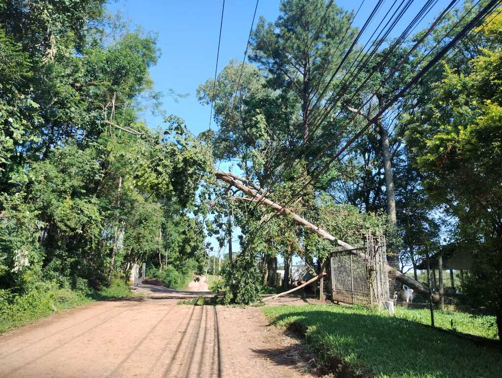 Moradores estão há mais de 24h sem luz após chuva de sexta-feira