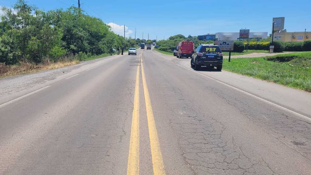 Colisão entre ciclomotor e moto deixa duas mulheres feridas na BR-158, em Santa Maria