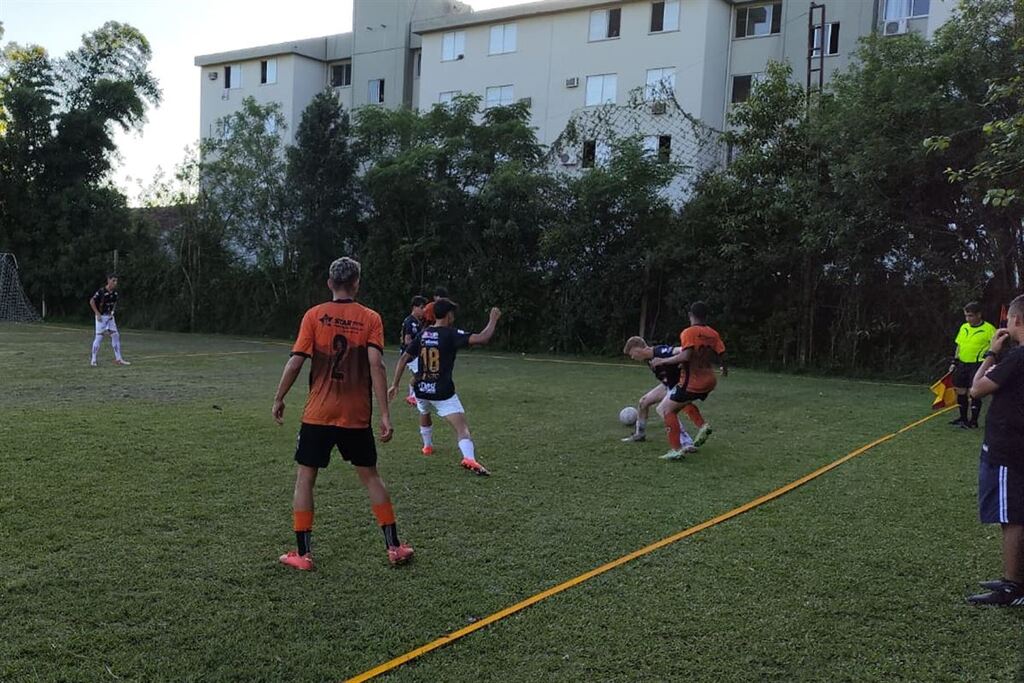 Foto: Gilnei Meier (Novo Horizonte) - Confrontos pela Copa Regional de Base foram realizados na tarde desta quinta-feira no CT do Bairro Medianeira
