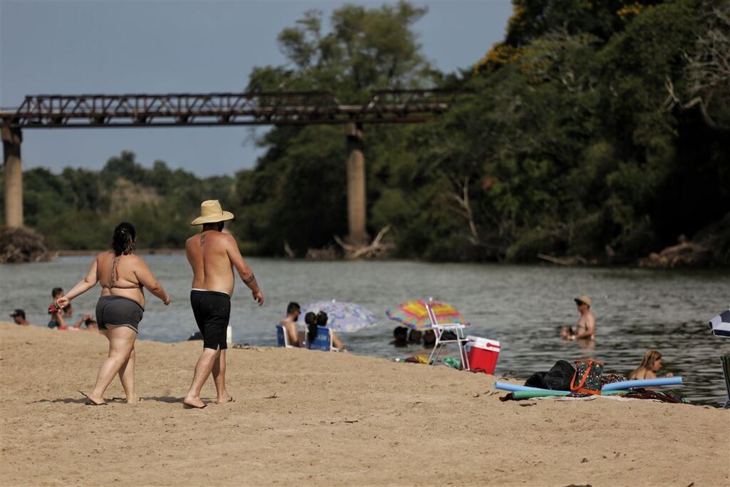 Afogamento é registrado no Balneário das Tunas na tarde de domingo; o afogado está desaparecido