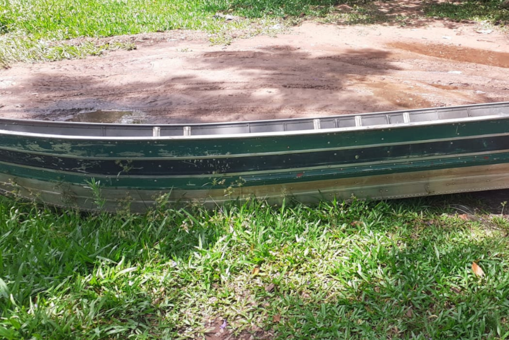 Brigada Militar prende duas pessoas que transportavam carne de abigeato em barco no Rio Santa Maria
