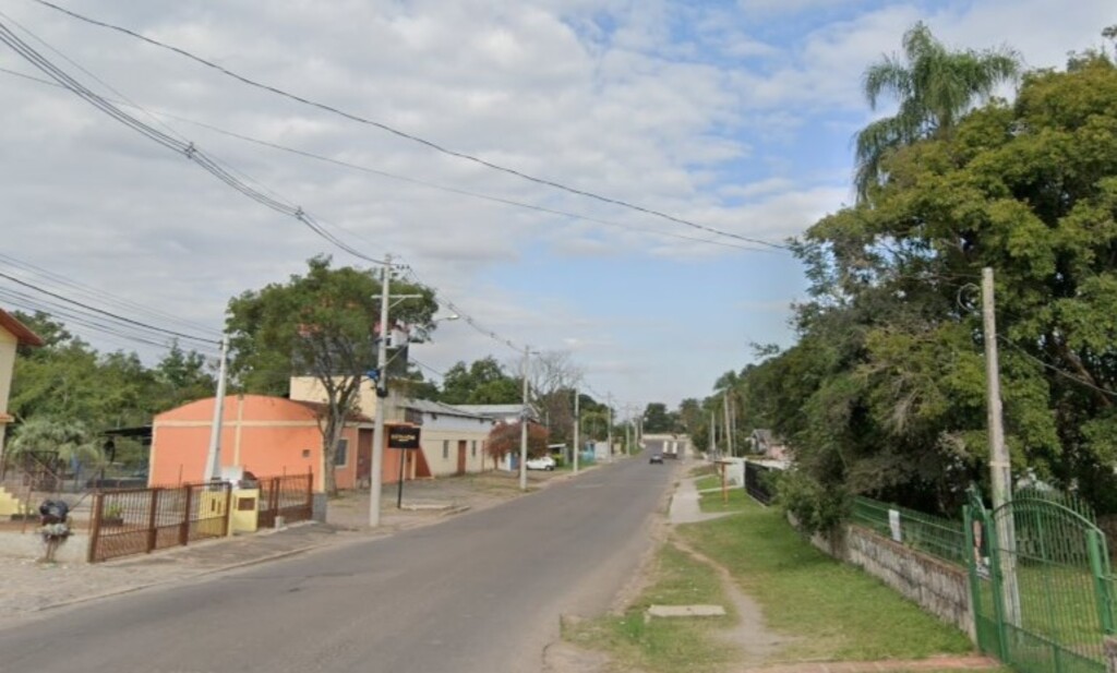 Foto: Google Maps - Fato aconteceu no começo da noite de segunda-feira na Rua José Barin, no Bairro Caturrita. Policial disse que teria sido ameaçado por motociclistas
